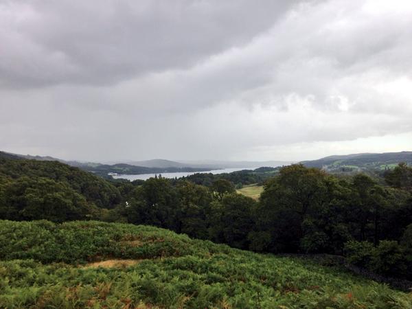 LisaWhittaker02's tweet photo. Made it to #Clappersgate #lakedistrict 😊 view of Windermere from Brunt How footpath just opposite holiday cottage http://t.co/nMvkmyLGg1