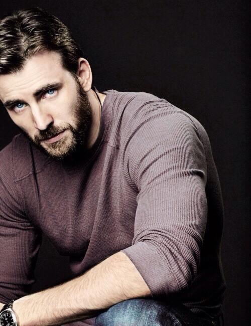 capfirstavenger's tweet photo. Holy Chris Evans http://t.co/6WCB871TlS