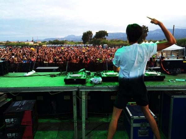 alvaro_alvaro_'s tweet photo. Brutal acogida en @medusasunbeach!! Gracias a todos los que saltamos juntos ese día, hasta el año que viene familia!! http://t.co/PsRorZq775