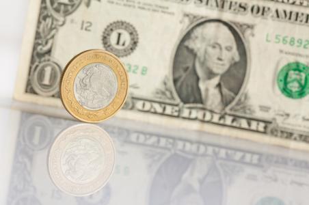 InfomovilNews's tweet photo. Peso hila séptima jornada a la alza | Cotiza en 13.0470 por dólar, ganando 0.11% #InfomovilTech #México http://t.co/jnk7HfwXxl