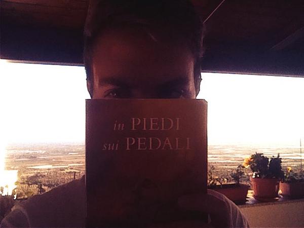 AlecsVoice's tweet photo. Direttamente dalla Puglia anche io aderisco a #ioleggo @nomadiDIparole #enricobrizzi @simogerax #solocosebelle http://t.co/I5xBXv4JAe