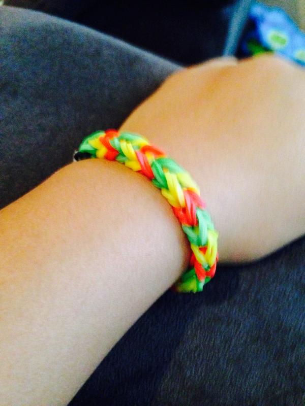 Asya657's tweet photo. Just made a loomband #Senegal  whaddya think ? http://t.co/CzryH1VkXu
