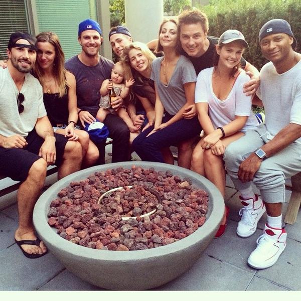 Emily Bett Daily Instagram Emily Bett Rickards With Arrow Cast Http T Co L86whziqop