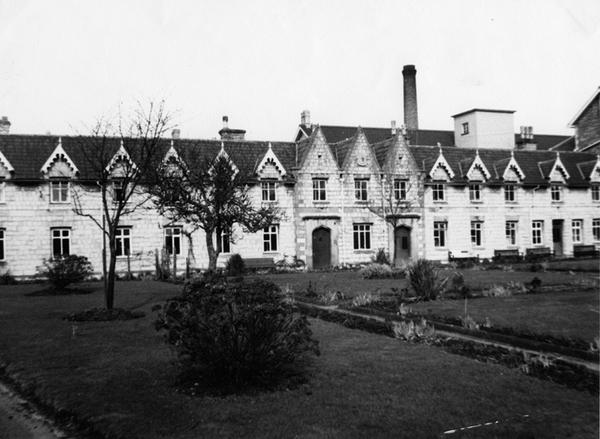 hellohistoria's tweet photo. A View of the Bridgend Union Workhouse Infirmary, 1977. #Bridgend #History http://t.co/GhszkhOtXs