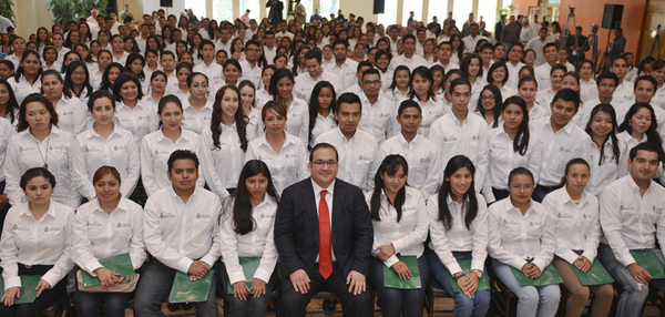 Javier_Duarte's tweet photo. #Veracruz confirma con hechos y resultados que es posible un México con educación de calidad. http://t.co/buw8RjH4Ao http://t.co/TwtpOrLrpy