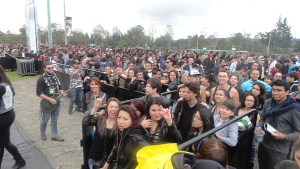 MasEmocionante's tweet photo. Te gustaría tener pases para el #MetalMillenium2014? Esto sucede a las afueras de la zona #YoVivoETB http://t.co/RN7UHGGLL7