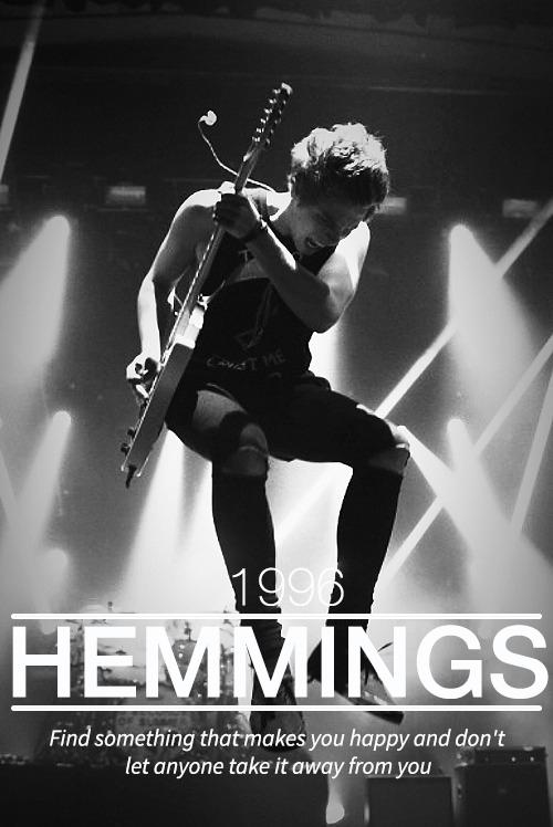 5SOSpreeUpdate's tweet image. RT if Luke Hemmings is your sunshine

#vote5sos