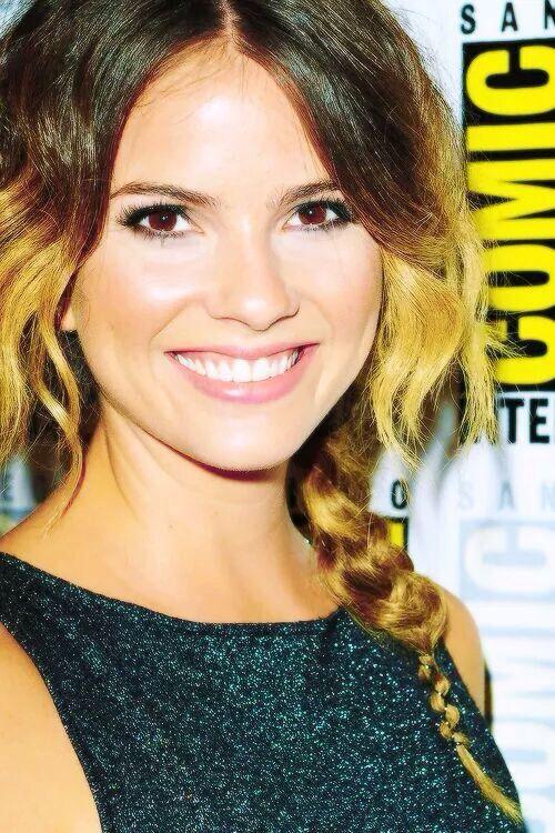 Anyone interested in my amazing cousin? She's looking for a good stiles... #RT