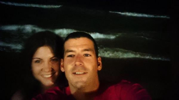 21_torrijos's tweet photo. En alicante Playa con @Carol20_P http://t.co/c2Fj4xq8KQ