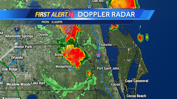 TMainolfiWESH's tweet image. Strong storms continue over #Bithlo and eastern #Orange county. Heading east to #Brevard. Next radar tour @ 5:48 pm.