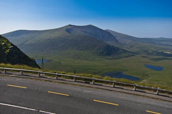 cycleire's tweet photo. Passing Mount Brandon near #Dingle on a route from the #CycleIrelandApp http://t.co/bptmLX6at8 http://t.co/pCNd9rxjzJ