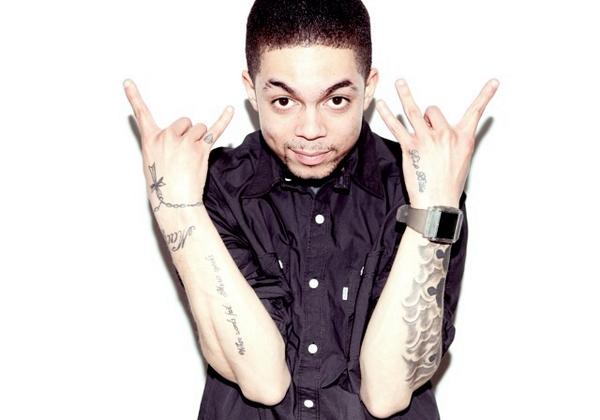 Jaykae10's tweet photo. @OfficialKozzie  http://t.co/x5sVuEg06s you look like a butch emo lesbian