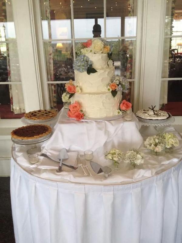 Le_Petit_Choco's tweet image. Saturday's #wedding 💒 #cake 🍰 #pie