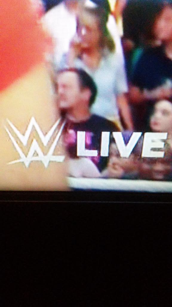 JShelldon's tweet image. I love the new wwe logo #RAW