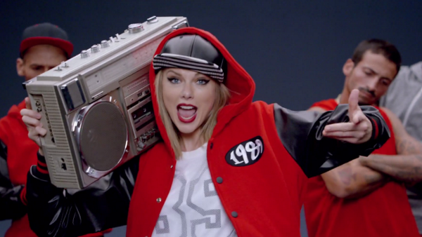 AmyRcc's tweet photo. La amo tanto ♥♥ #TaylorSwiftNewSingle http://t.co/eMFy2EEg9o