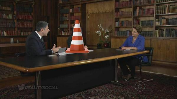 Miltonneves's tweet photo. Maldade com a "incuída" Poeta http://t.co/2TQr7r9b4x