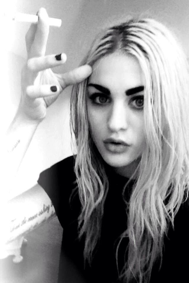 Happy 22nd birthday to my queen Frances Bean Cobain. you are all my goals. 