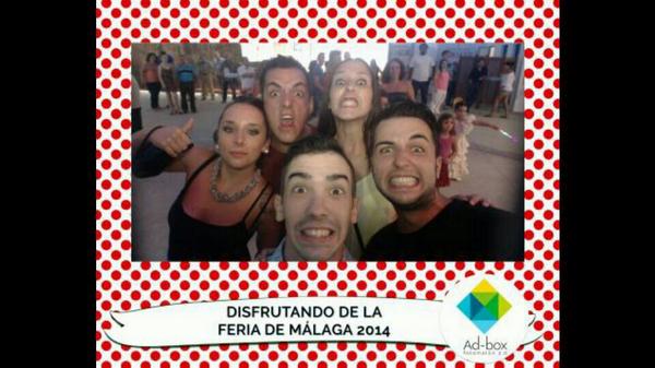 Mimifox20's tweet photo. Ferias de Málaga. @MariaLoveMimi @AlbertoPeral @LidiaPeralg @diegomarquezr90 http://t.co/CiUjtMrT17