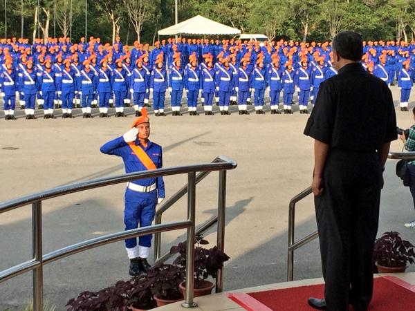 zeekay15's tweet photo. Tahniah @JPAMtwiter RT @apis_hafis: Majlis Pentauliahan &amp; Perhimpunan Kebangsaan Kor Siswa Siswi Pertahanan Awam #UKM http://t.co/GCKUZqkwvg