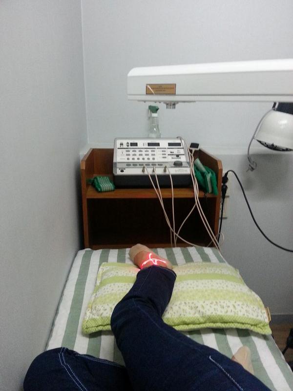 우사인볼트라도 되는줄 아나 ~
빗속을 뚫고 달리다 발목이  아아아~~
결국 아침 부터 병원신세