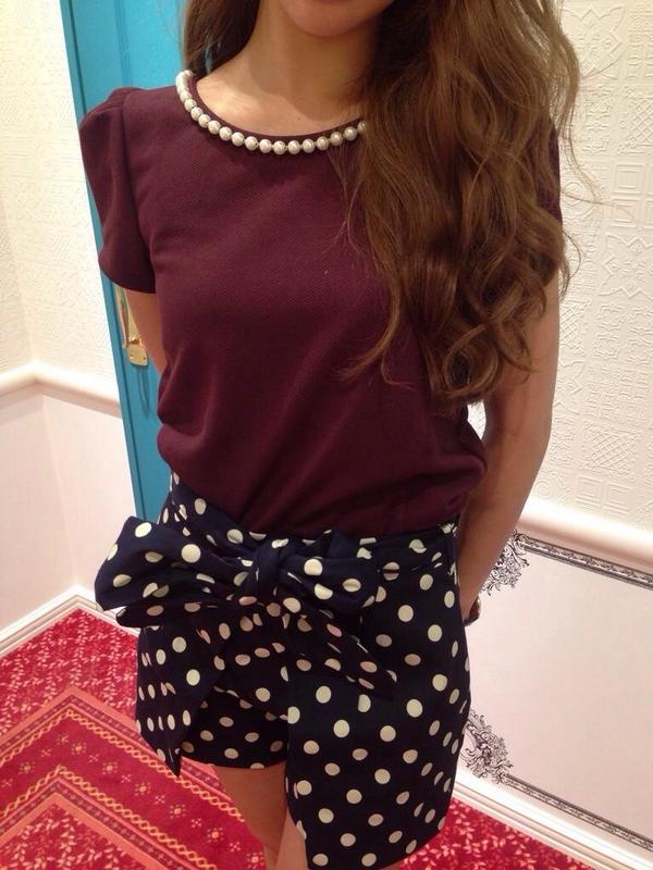 Dazzlin ららぽーと東京ベイ店 パール付カットtops 5 990 パフスリーブが可愛いです ボルドーでしたら一気に秋顔になりますよ 裏地も着いておらず ポロシャツのような素材ですぐに着られるので 夏服に飽きてしまった方必見です Http