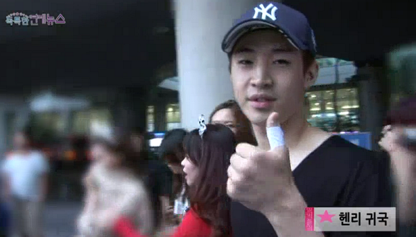 TunisianStrings's tweet photo. poor BabyMochi hurt his thumb :(
take care oppa @henrylau89 <3
#GetWellSoonSnoopy http://t.co/6d49o9uDi1