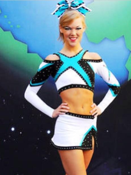 fiercecheeer_'s tweet image. “@CommonCheer: “@BadGirlmaRIRIah: are they twins or?... http://t.co/Ql1epT3aGJ” I'm dead” oh my goshhhhh.