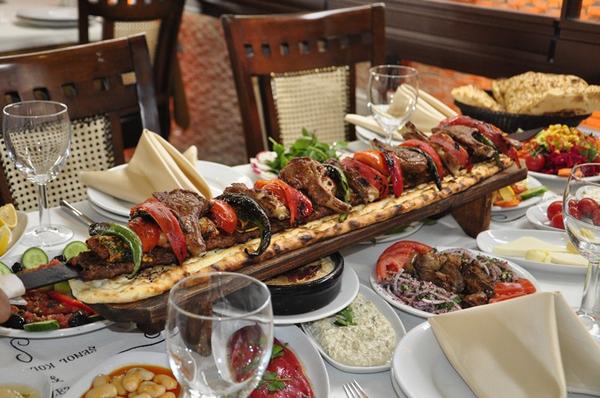 _gitmelisin_'s tweet photo. Canınız #kebap mı çekti! O zaman adresi veriyorum :)Muazzez Ersoy&amp;Şenol Kolcuoğlu Restaurant @ErsoyMuazzez #Kucukyali http://t.co/gTxhHlYXyB