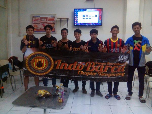 INDOBARCA_TNG's tweet photo. Taraa!! Skuad streambar IBCT tadi malam. Mereka menamakan diri sebagai Tim Rusuh. Gracies culés,Cheers! http://t.co/qMGD5WM7KK