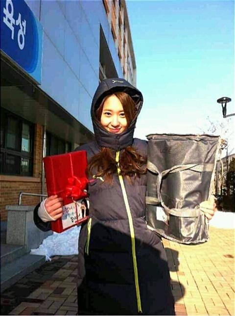 bot_krystal_fx's tweet photo. パプチャもプレゼントもありがとう ふふ おいしくいただきました!! 今日は本当最高に寒いけど 風邪引かないように気をつけてね エブリバディ;)

me2day 2012.2.2
https://t.co/AVdTqgApxk