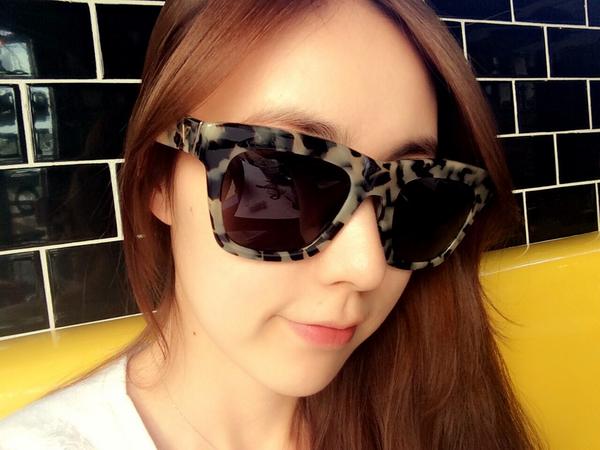 LOVEMIYOUN's tweet photo. 이런 스타일 처음 써보는데 맘에 들어^^
헤헤~앞에서 보면 얼굴 무지 작아보임~ㅋ http://t.co/PgEKuhZBNi