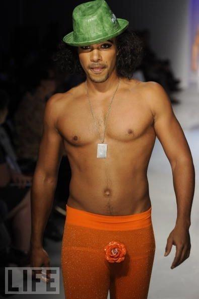 ALAKAZIA's tweet image. Le Chapeau by ALAKAZIA

ALAKAZIA..."Fashion from A to Z" The Documentary

#greenhat #orangepants #RunwayReady