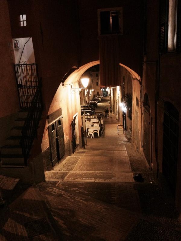 Passeggiando per Imperia...#imperia#liguria#centrostoricoligure#Italia#passeggiandoperimperia