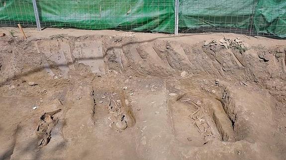 Los yacimientos de #LaZubia muestran restos una mezquita y un cementerio musulmán. bit.ly/1pG9Vsf