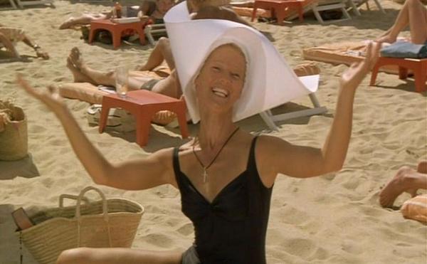 GZHCCCP's tweet image. Question à Nadine Morano : faut-il censurer cette scène anti-laïque du film &quot;Le Gendarme et les extra-terrestres&quot; ?