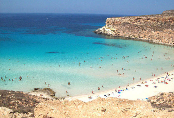 EmceeSLIM's tweet photo. World's Most #Beautiful #Beaches > #RabbitBeach, #Lampedusa, #Italy http://t.co/0aZWoMOOZI