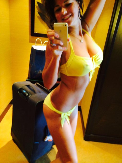 Hello guys who want to join me to a nice pool in Paris ??? Sweet Parisian kisses!!!! http://t.co/Gzg