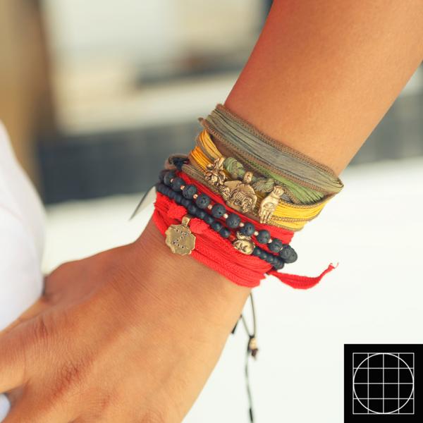 blackpearl_kwt's tweet image. Wrap bracelet over wrap bracelet over wrap bracelet. We can’t get enough!
#CatherineMichiels