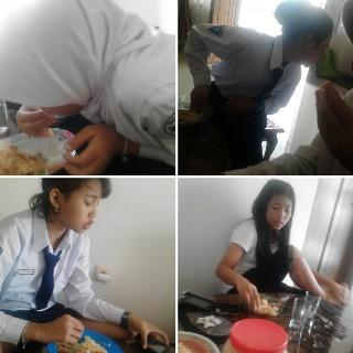 AlpinAlpina's tweet photo. Anak anak sya yg sedang kelaparan =)) http://t.co/M1V7U1104s