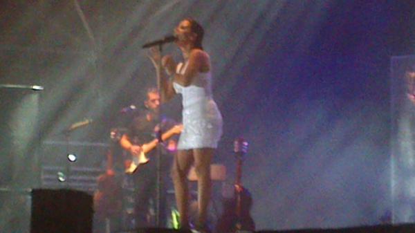 franmlg21's tweet photo. Conciertazo de @IndiaMartinez en malaga 
Para kitarse el sombrero, vaya pedazo de mujer.
Vuelve pronto x malaga. http://t.co/5tPYnsgaPJ