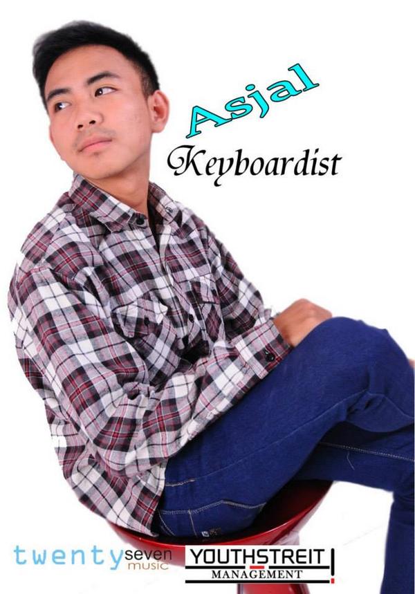 LottaOfficial's tweet photo. Asjal cowok kocak ini pemain keyboard tapi jangan salah untuk urusan musik dia yang paling tegas :D #PersonilLotta http://t.co/7Uv5zU9yHj