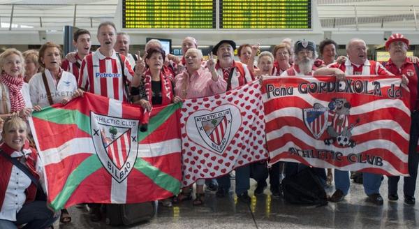 tweetzurigorri's tweet photo. No me digáis que el Athletic no es cuestión de familia. De generación en generación. Somos únicos. Aupa Athletic!!!! http://t.co/LCZ9PNiPjd