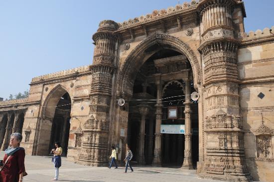 ShereBuilders's tweet image. #shere_builders
#Property prices go up by 6.1% in Ahmdabd,India,while Chennai, Tamil Nadu sees bit.ly/VxEeFG