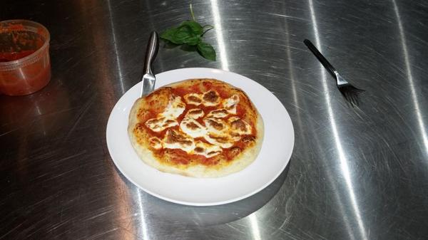 NormanBellVNL's tweet photo. Making Pizza at Square One Kitchen. http://t.co/S79xrFnH8n