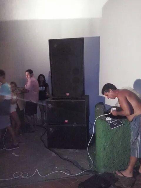 djchiruofficial's tweet photo. El 23 de agosto 2014 La Farandula abre sus puertas con 10.000W de potencia para reventaros los oidos http://t.co/RJBq3I30qu