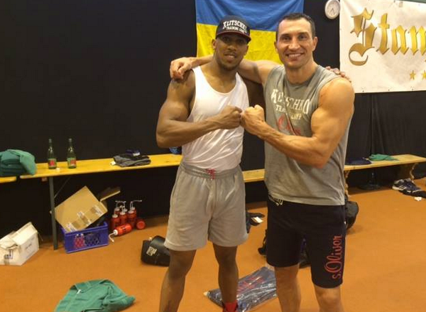 MatchroomBoxing's tweet image. Pic of @anthonyfjoshua &amp;amp; @Klitschko from training camp in Austria. Would've loved to have seen that spar!