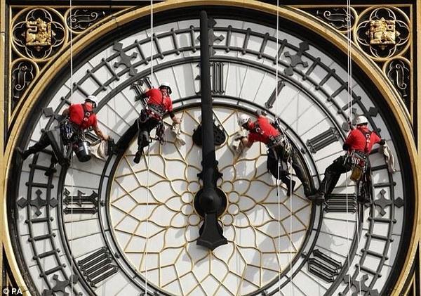 Big Ben getting cleaned <a href="/DailyMailUK/">Mail+</a>