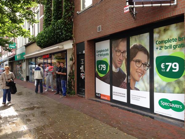 WindowBrokers's tweet image. Ook deze zomer zet Specsavers Window Brokers in om extra etalages te creëeren. Deze week: Rotterdam!