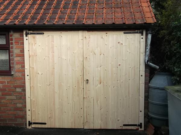 another busy month installing garage doors including #cardale, #hormann and timber bit.ly/1rRX1Wg