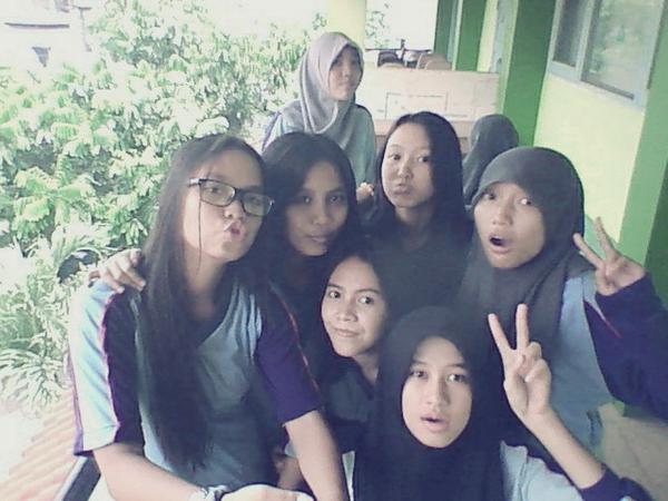 elfipsvier's tweet photo. @kessyaanagae @Indriw13 @ruth_bieber4 Jeni,shafira http://t.co/s1bT5KeqIA